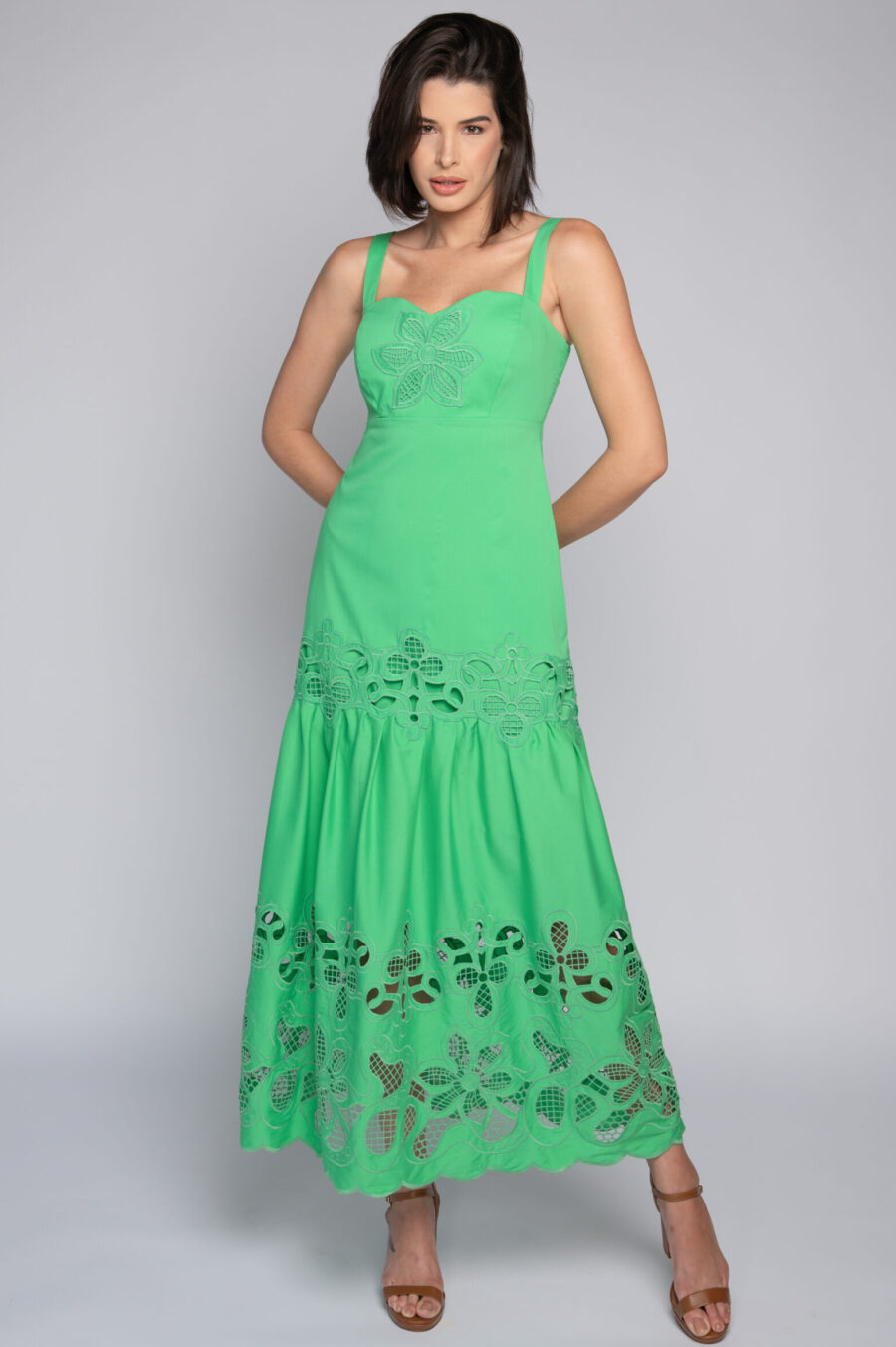 Vestido verde longo bordado em algodão - Taísa