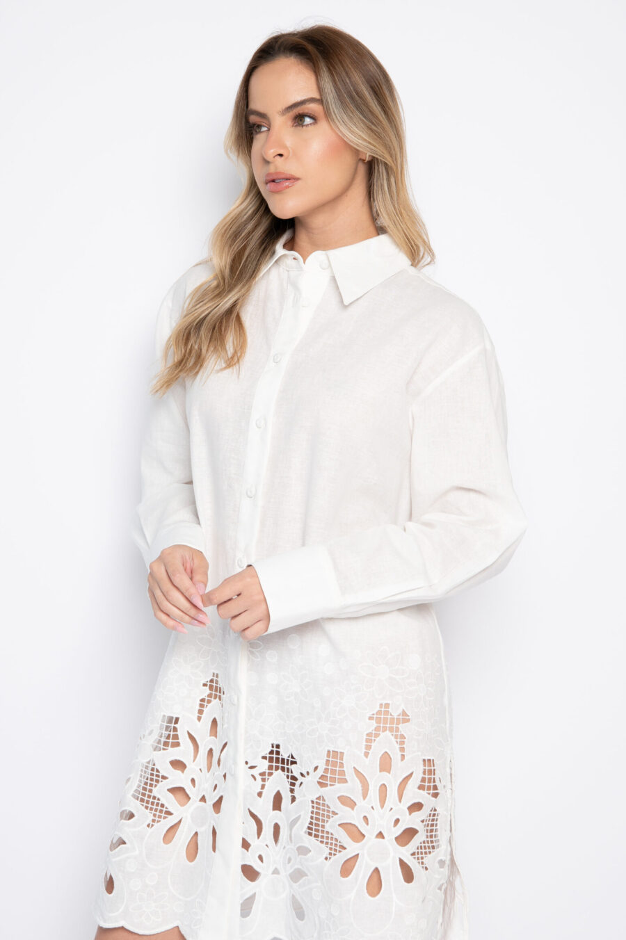 Camisa em algodão bordado off white - Geruza - Imagem 2