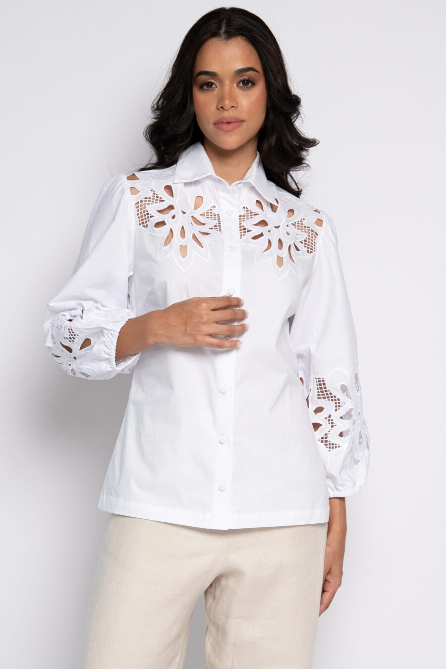Camisa branca com bordado vazado – DANDARA - Imagem 2
