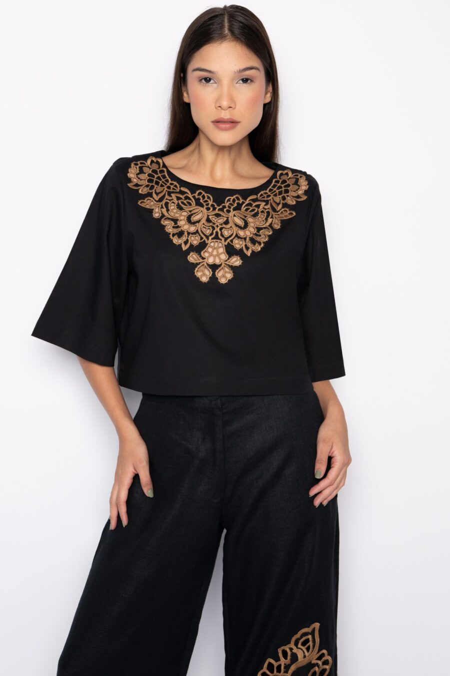Blusa Cropped em Algodão com Bordado Richelieu - ANGELA - Imagem 4