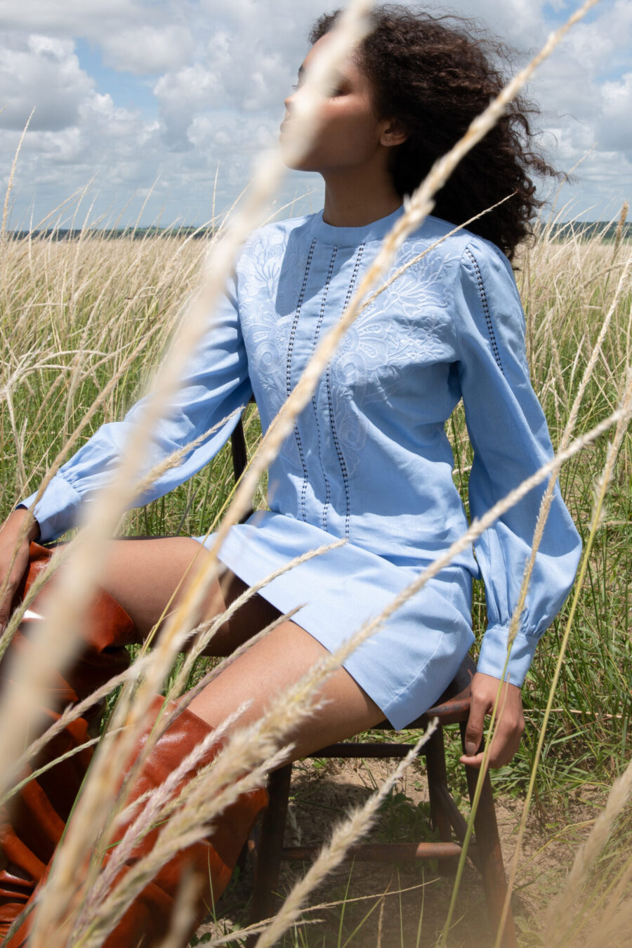 Camisa Feminina em Linho com Bordado Frontal - ROSE - Imagem 3