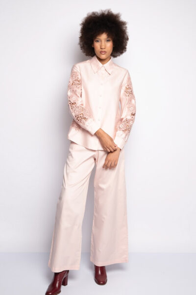 Camisa rosa com bordado guipir nas mangas - PAMELA
