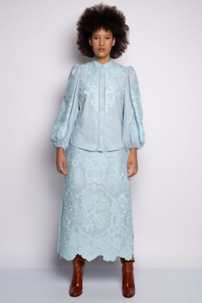 Camisa com bordado artesanal azul – Zélia