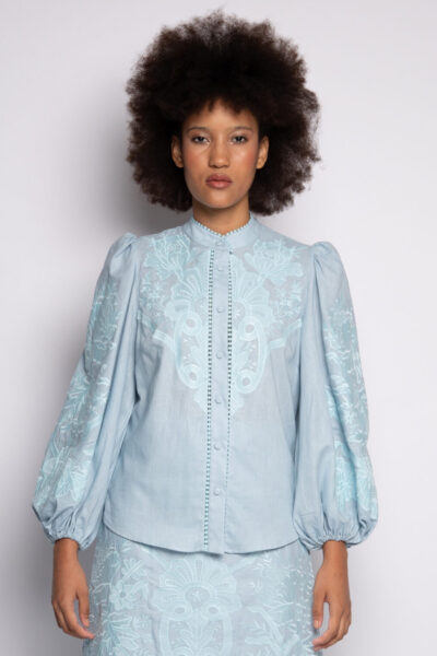 Camisa com bordado artesanal azul – Zélia