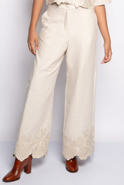 Calça Pantalona em Linho com Barra Bordada - MARIA
