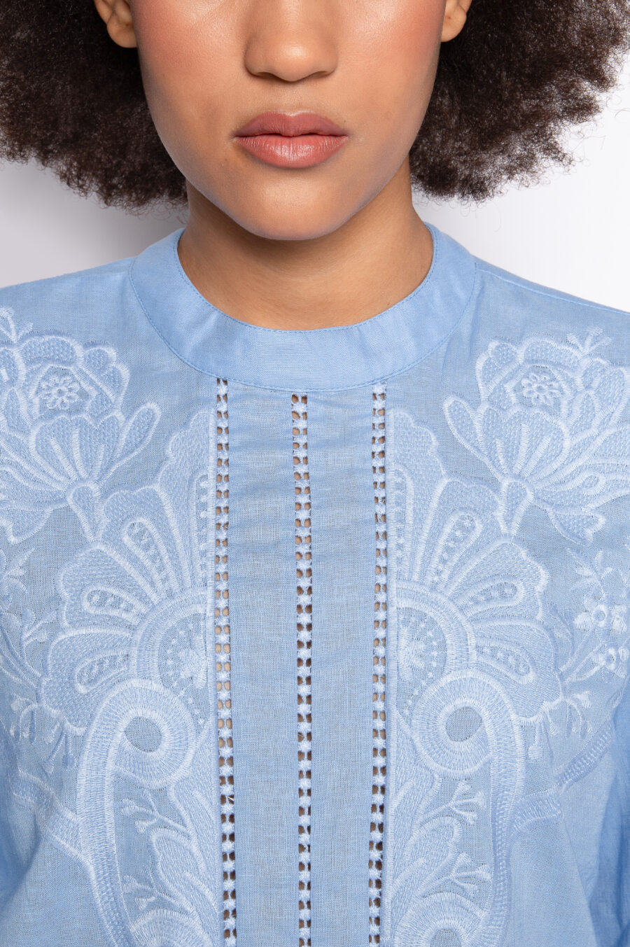 Camisa Feminina em Linho com Bordado Frontal - ROSE - Imagem 2