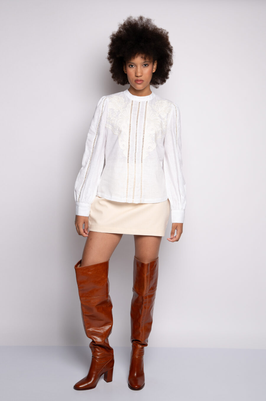 Camisa em Linho com Bordado Frontal - ROSE BRANCO