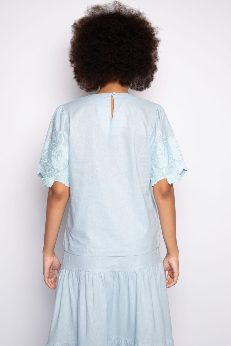 Blusa com bordado artesanal azul – Clarice - Imagem 4