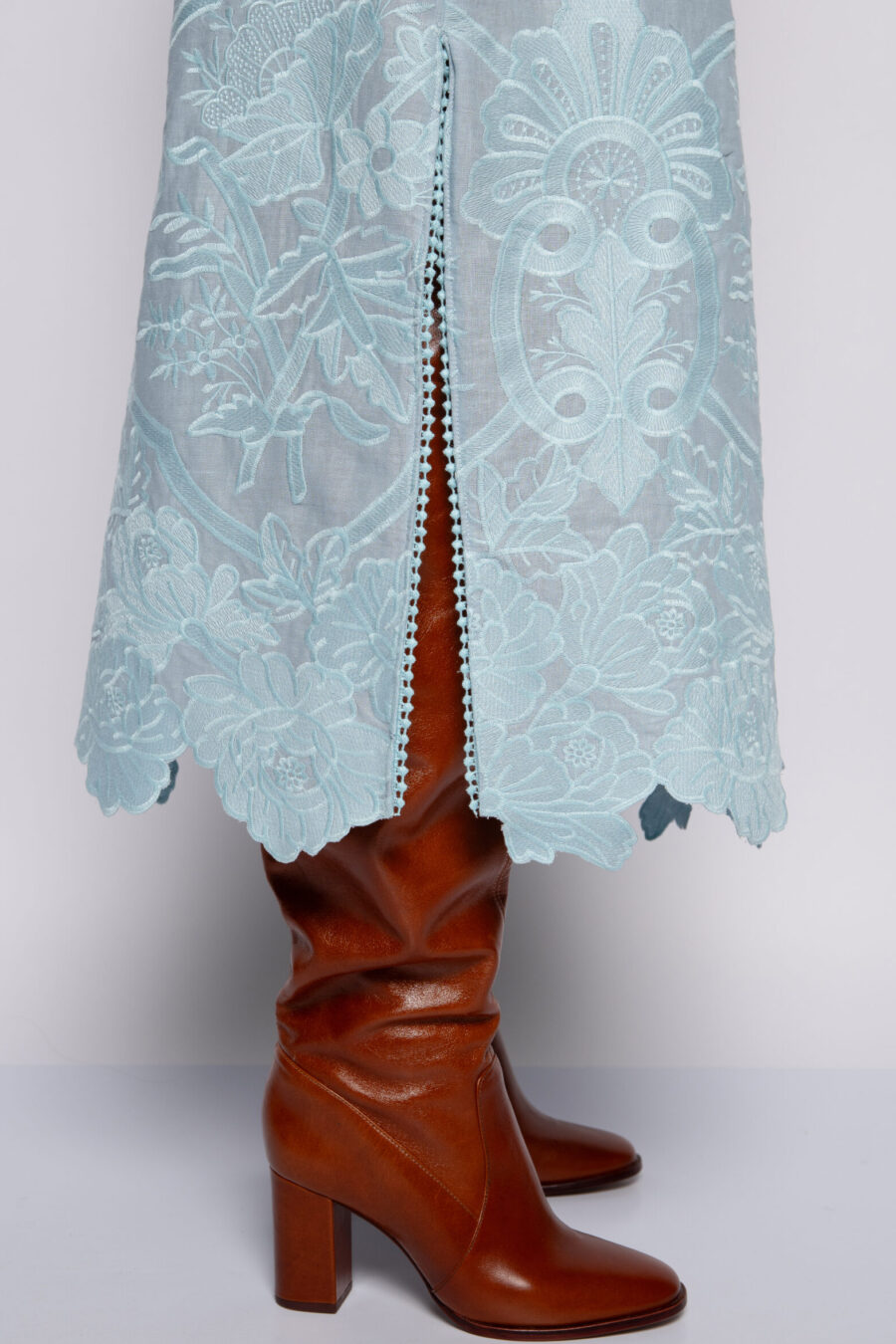 Saia com bordado artesanal azul – Suênia - Imagem 4
