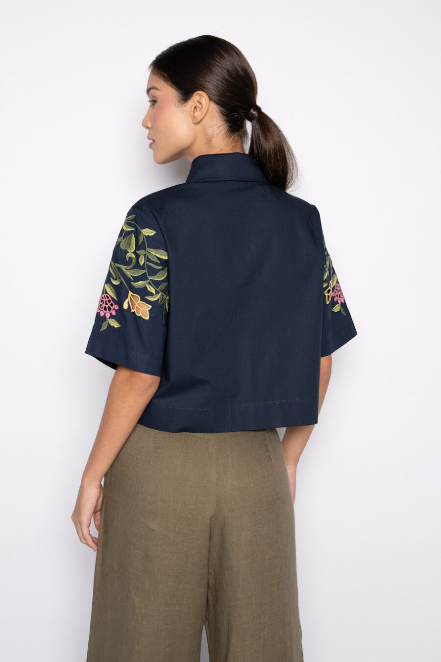 Camisa cropped com bordado floral - Franciele AZUL - Image 2