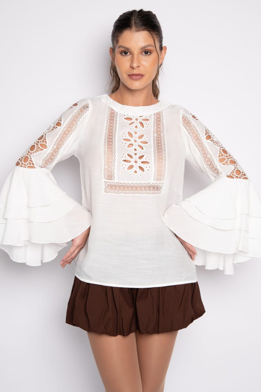 Bata com  babados e bordado richelieu off white - ELAINE - Imagem 2