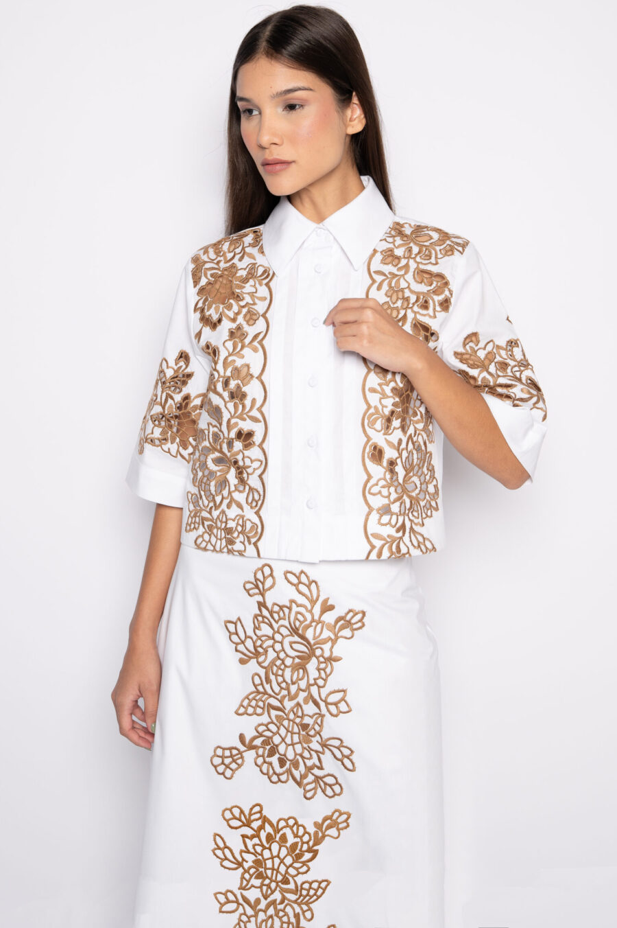 Camisa Cropped em Algodão Bordada – KASSIA - Imagem 4