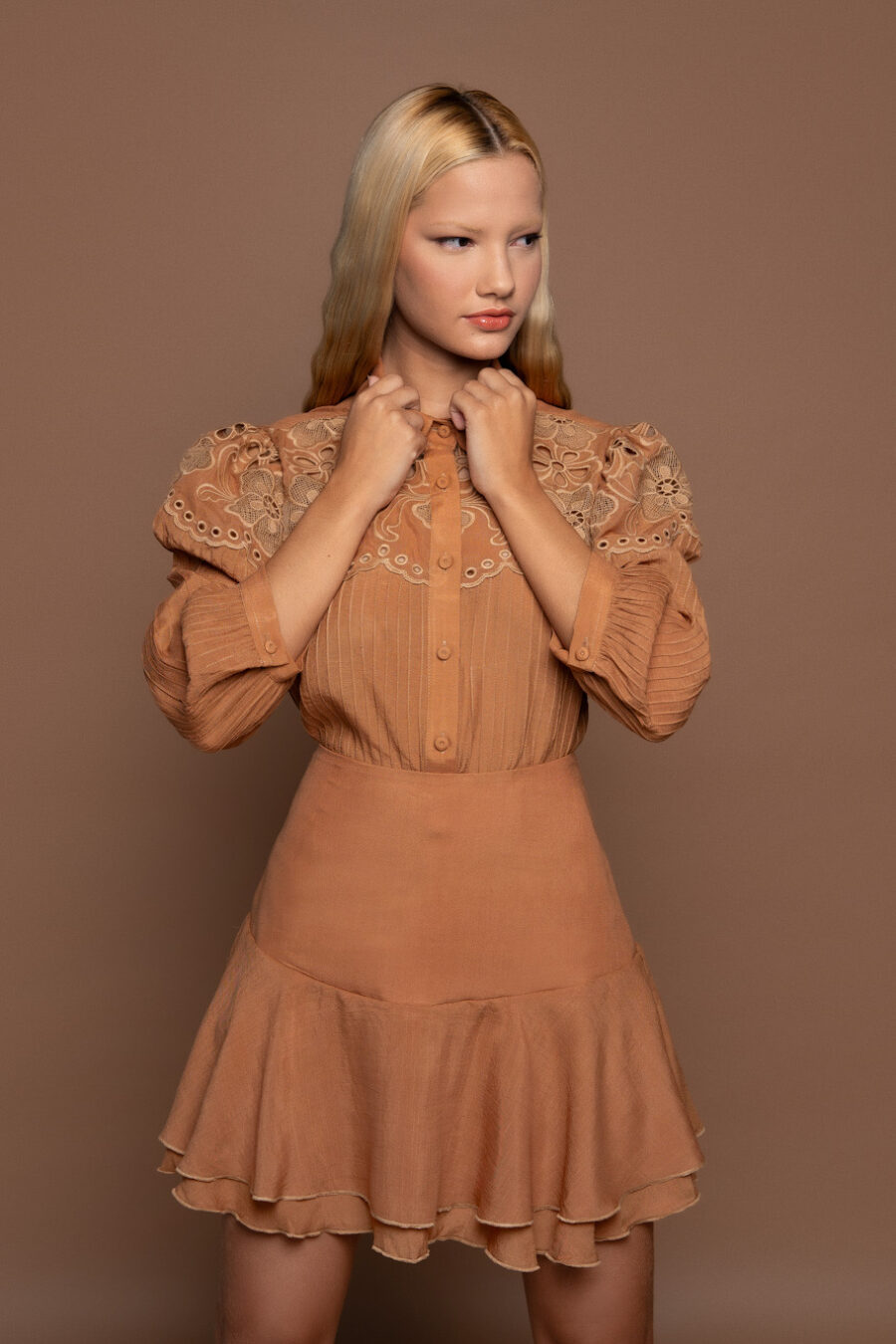 Camisa com micro nervuras e bordado Richelieu - CAMILA - Image 3
