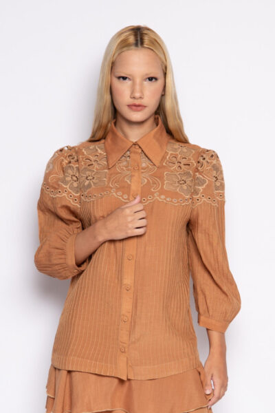 Camisa com micro nervuras e bordado Richelieu - CAMILA