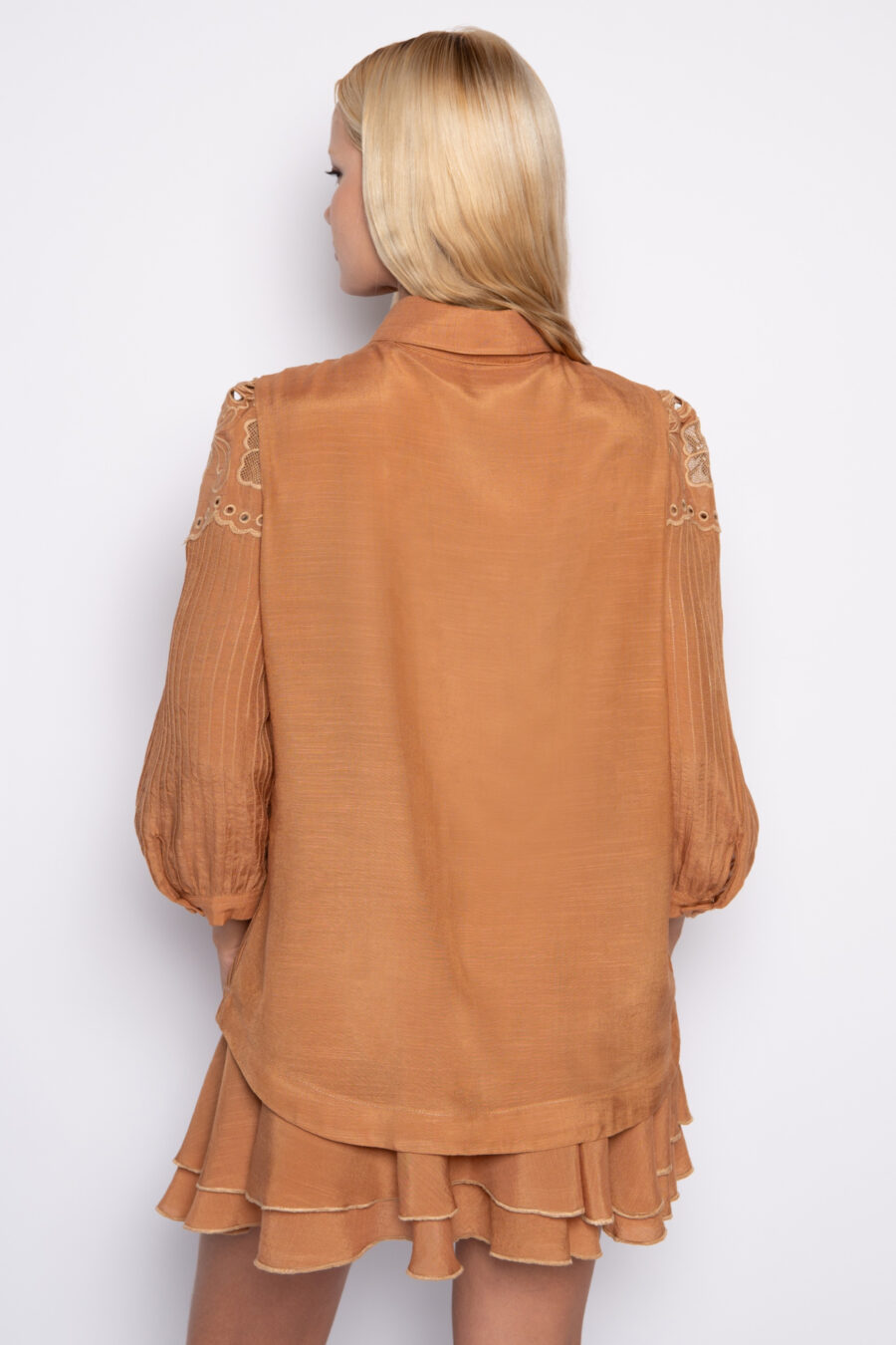 Camisa com micro nervuras e bordado Richelieu - CAMILA - Imagem 3