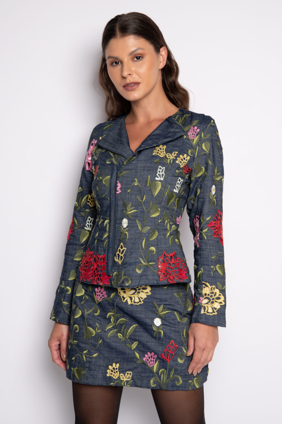 Jaqueta jeans bordada floral exclusiva - JADE - Imagem 4