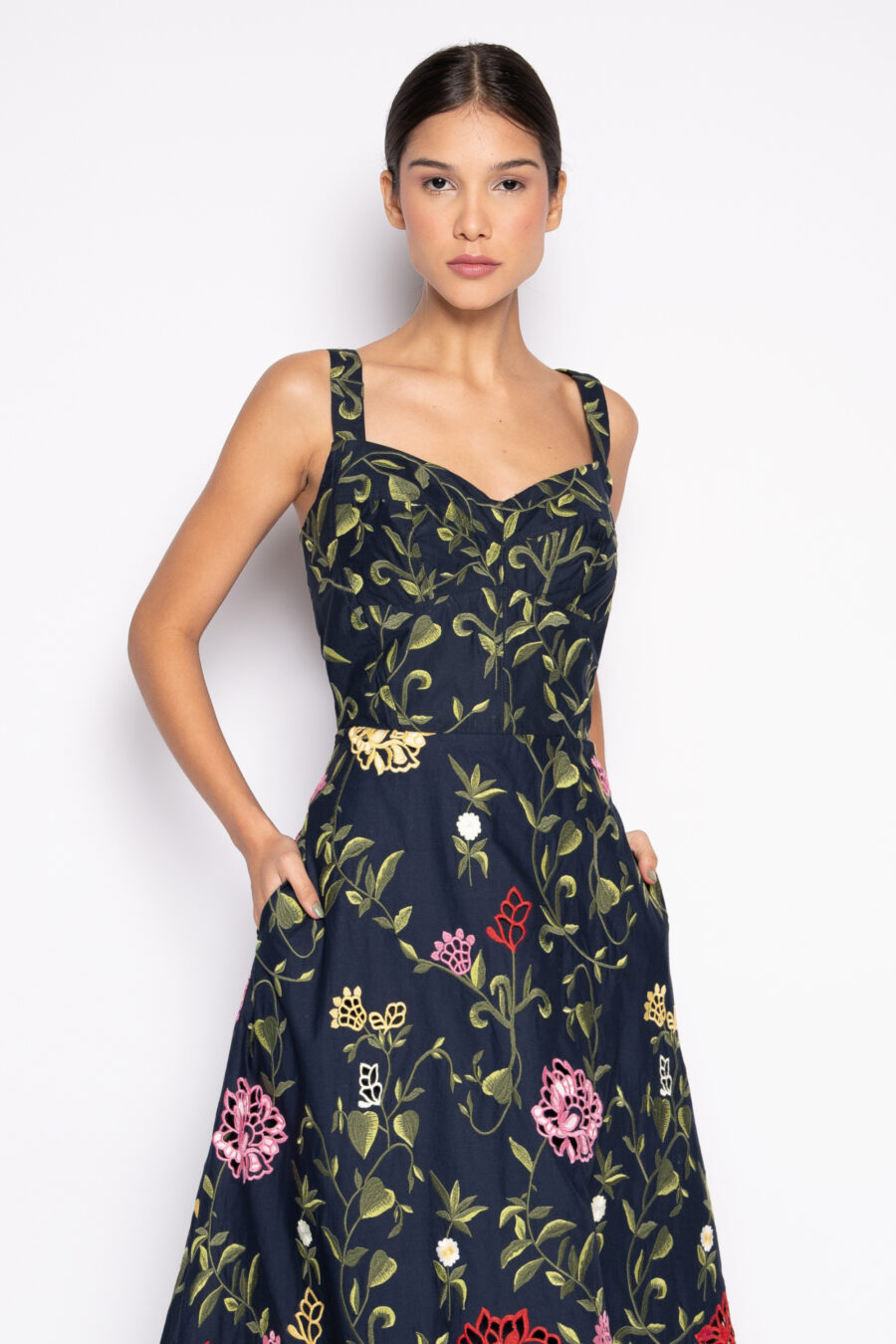 Vestido em Algodão Bordado Floral - JUDITE - Imagem 4