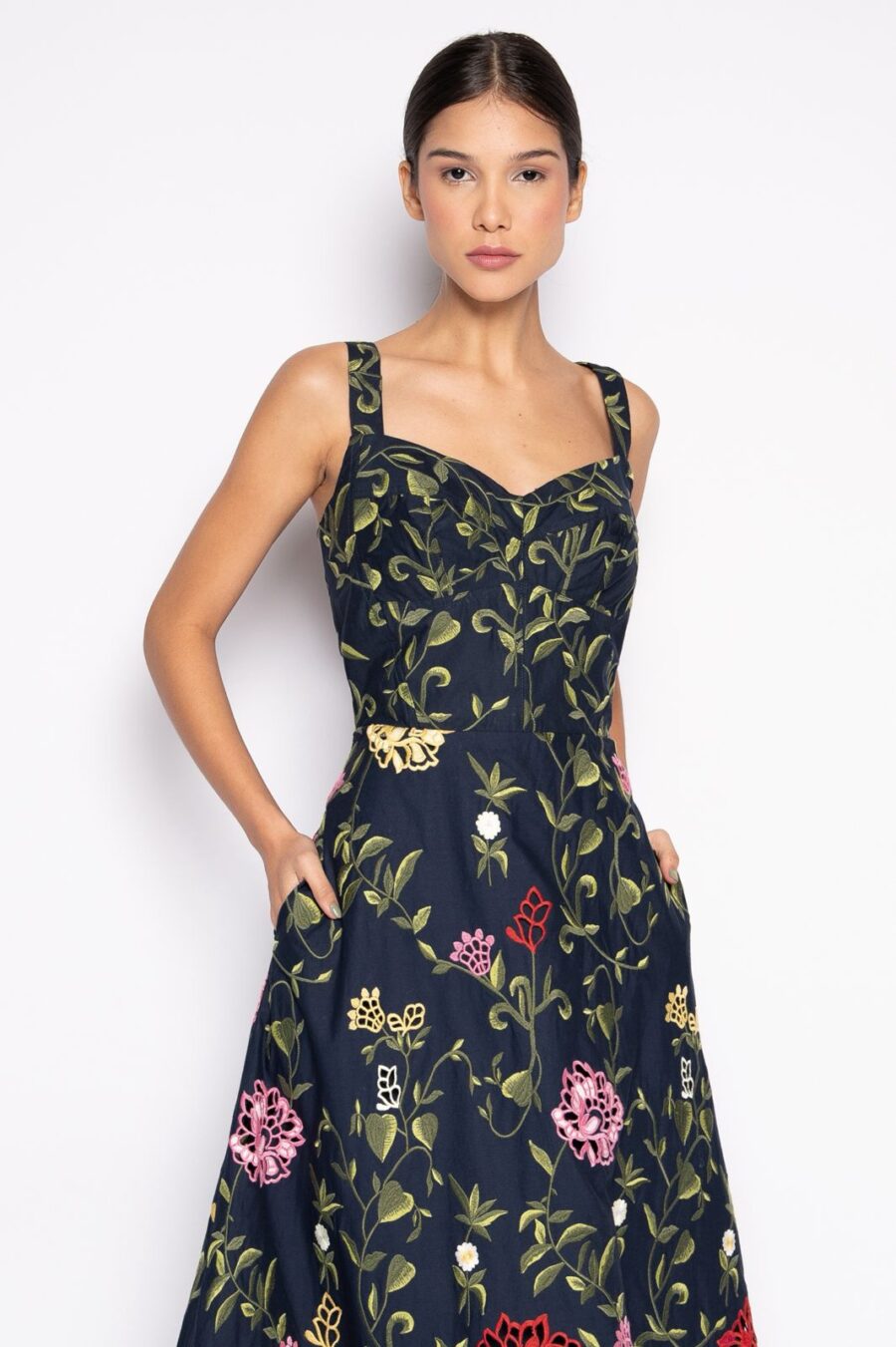 Vestido em Algodão Bordado Floral - JUDITE - Imagem 4