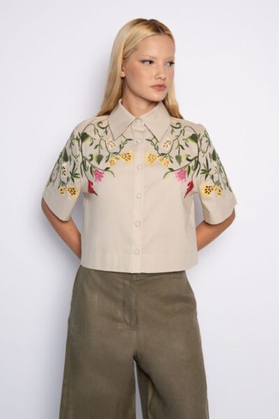 Camisa cropped com bordado floral - Franciele
