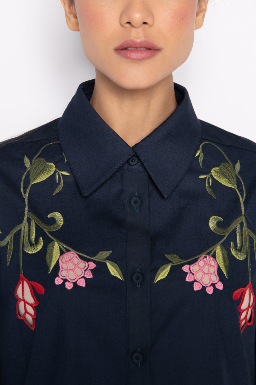 Camisa azul marinho com bordado floral - Rosalia - Image 2