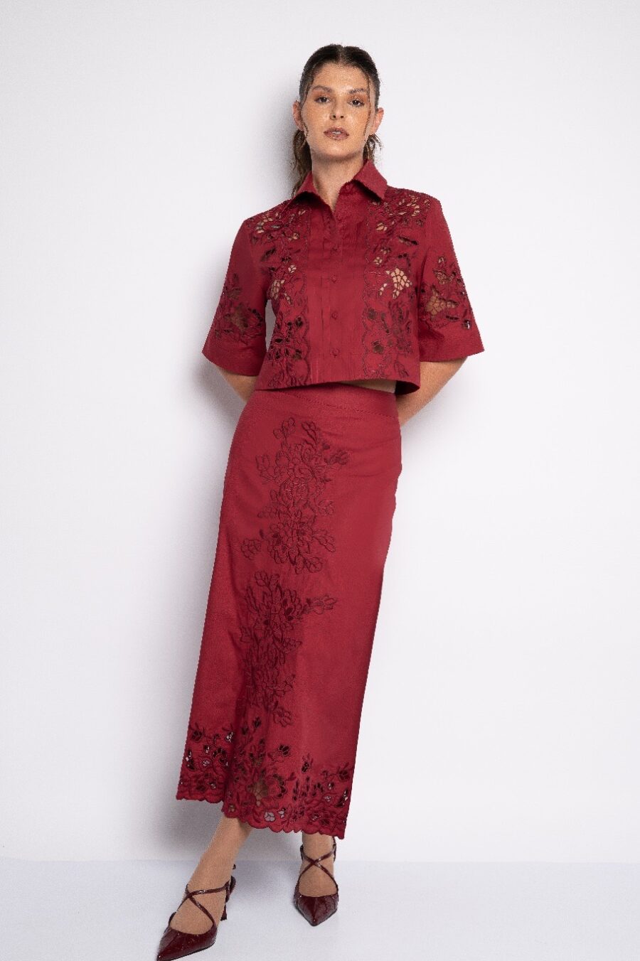 Saia Midi em Algodão com Bordado Richelieu Cabernet – MARINA - Imagem 4