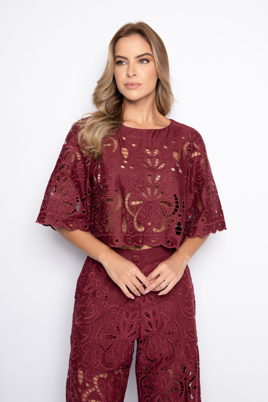 Blusa cropped bordado vazado - Ariane - Imagem 2