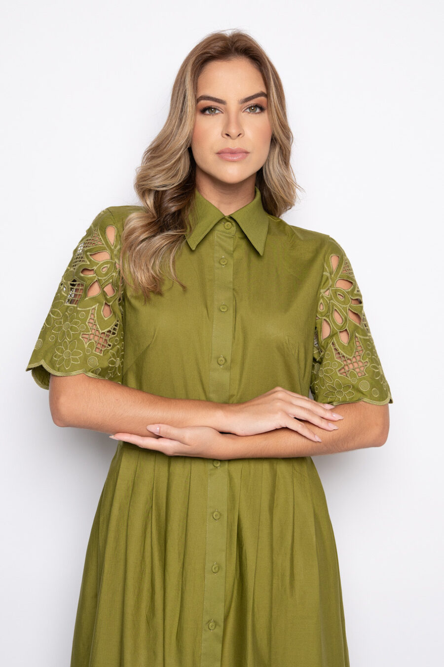 Vestido com bordado richelieu verde Glow - Paola - Imagem 3