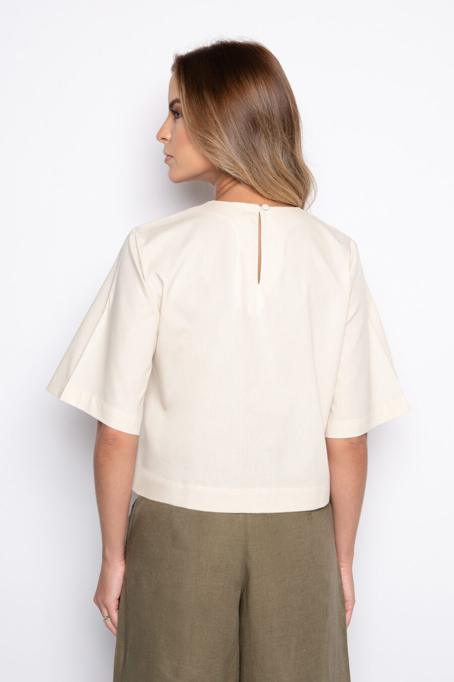 Blusa cropped com bordado guipir - Flávia - Imagem 4