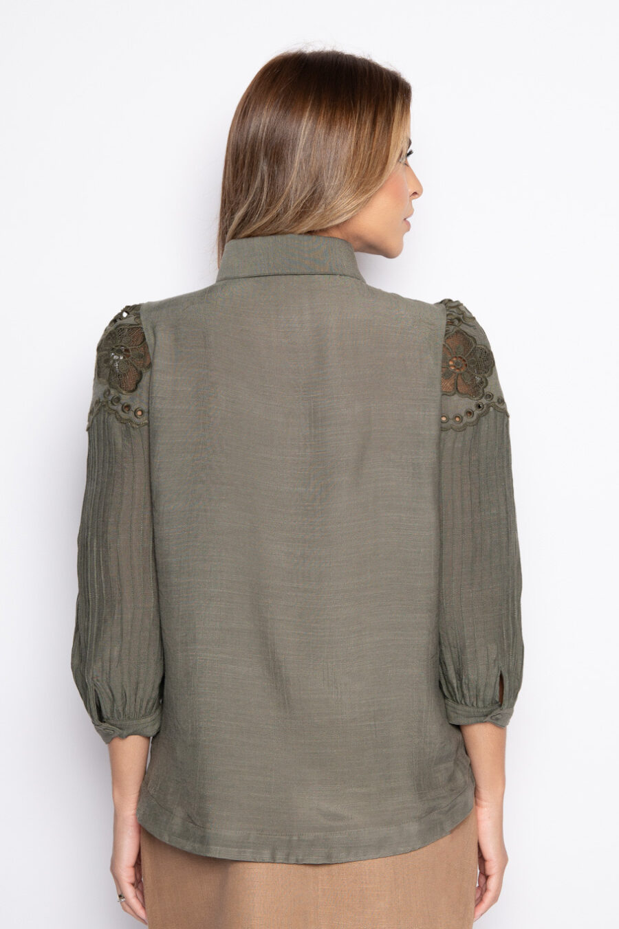 Camisa com micro nervuras e bordado Richelieu - CAMILA Verde - Imagem 3