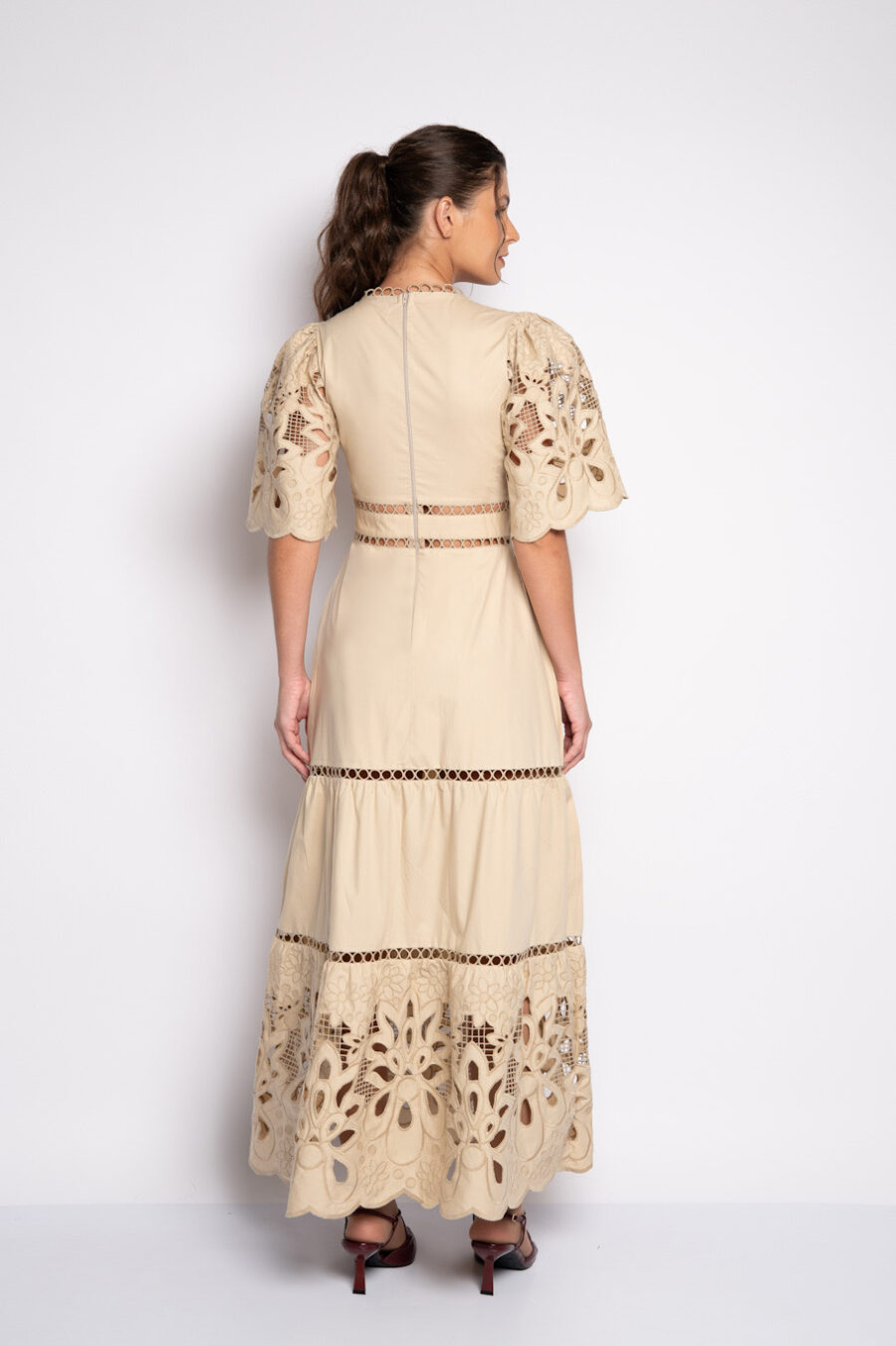 Vestido bege com bordado mangas e barra - CRISTINA - Image 4
