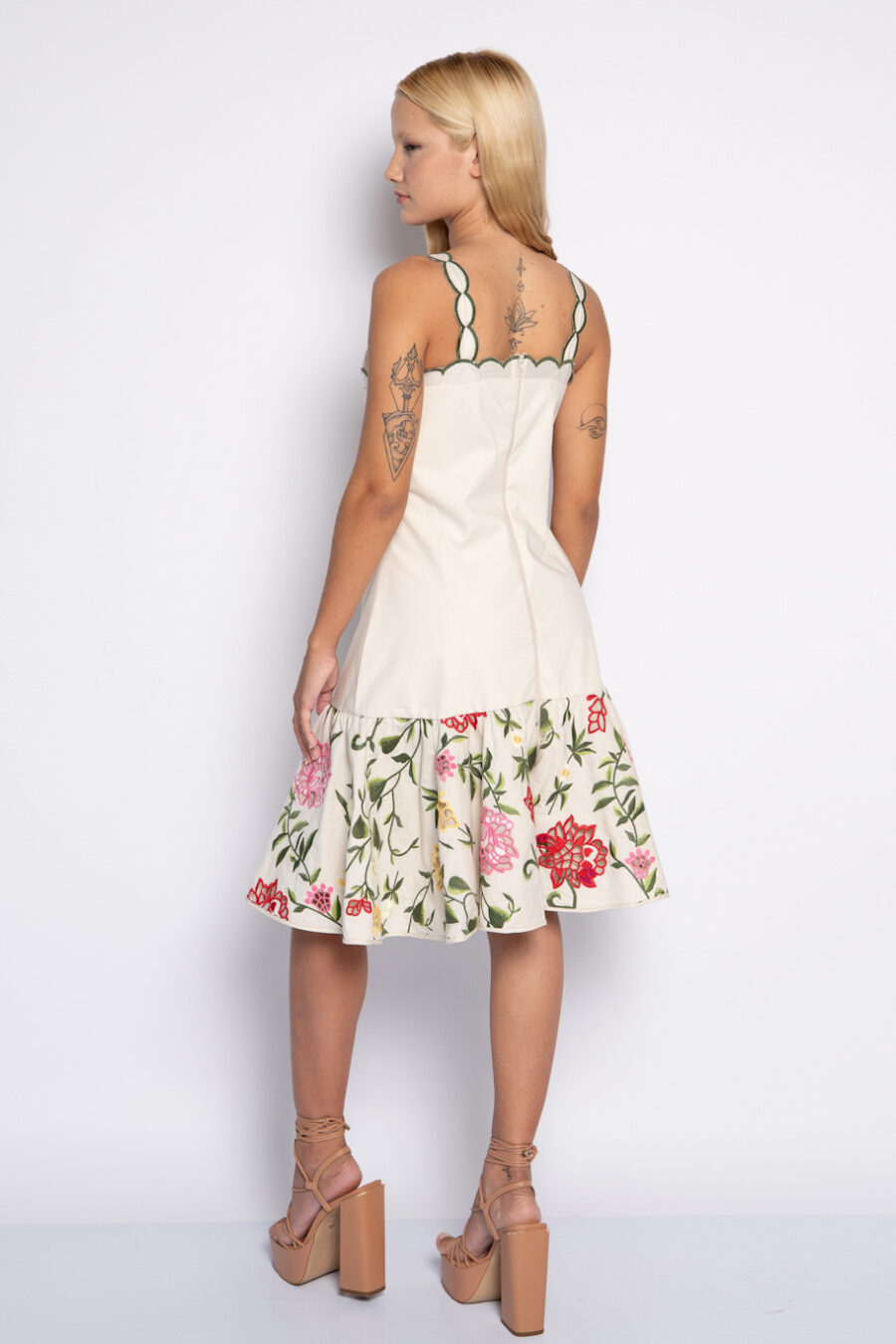Vestido curto bordado floral - VERONICA - Imagem 3