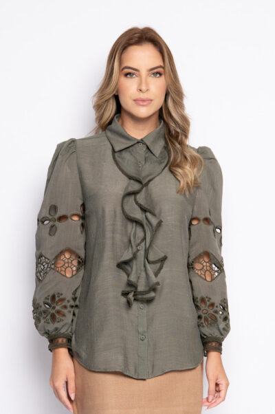 Camisa com babado e bordado richelieu verde orgânico - LÍGIA