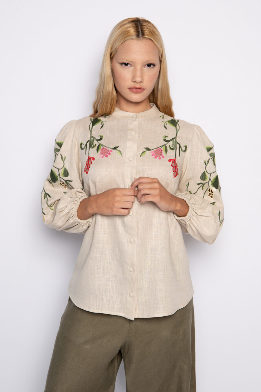 Camisa com bordado floral - ZENAIDE - Imagem 2