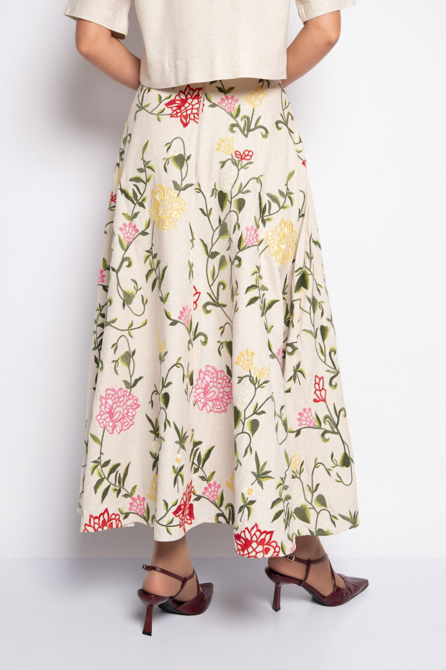 Saia midi bege com bordado floral - ROSANA - Imagem 3