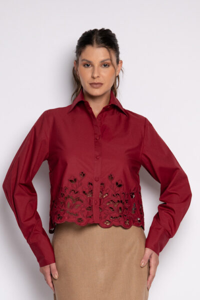 Camisa Cropped em Algodão Bordada-  KATARINA Cabernet