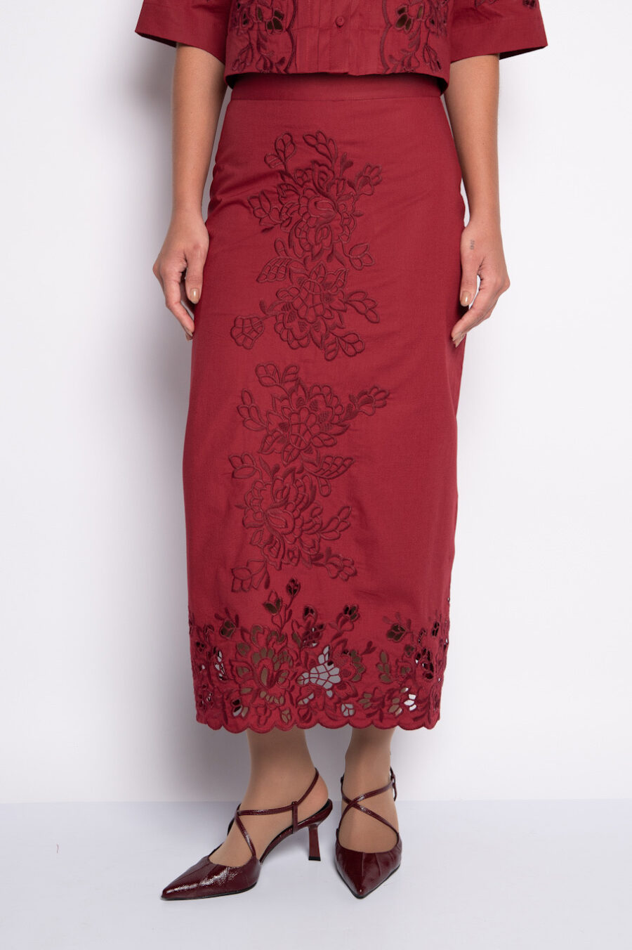Saia Midi em Algodão com Bordado Richelieu Cabernet – MARINA - Imagem 2