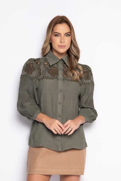 Camisa com micro nervuras e bordado Richelieu - CAMILA Verde