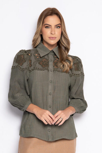 Camisa com micro nervuras e bordado Richelieu - CAMILA Verde