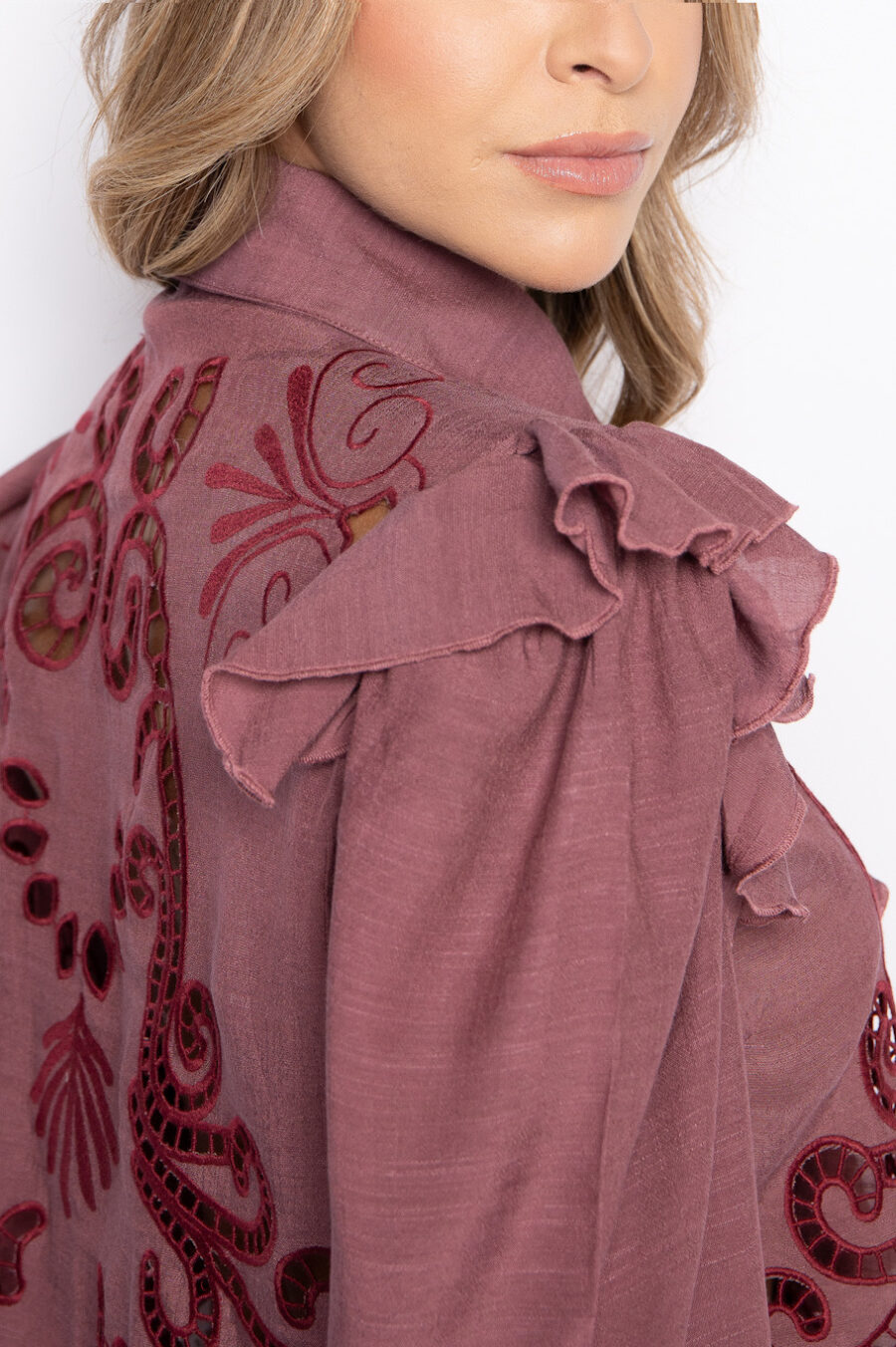 Camisa com babados e bordado richelieu - LARISSA - Image 4