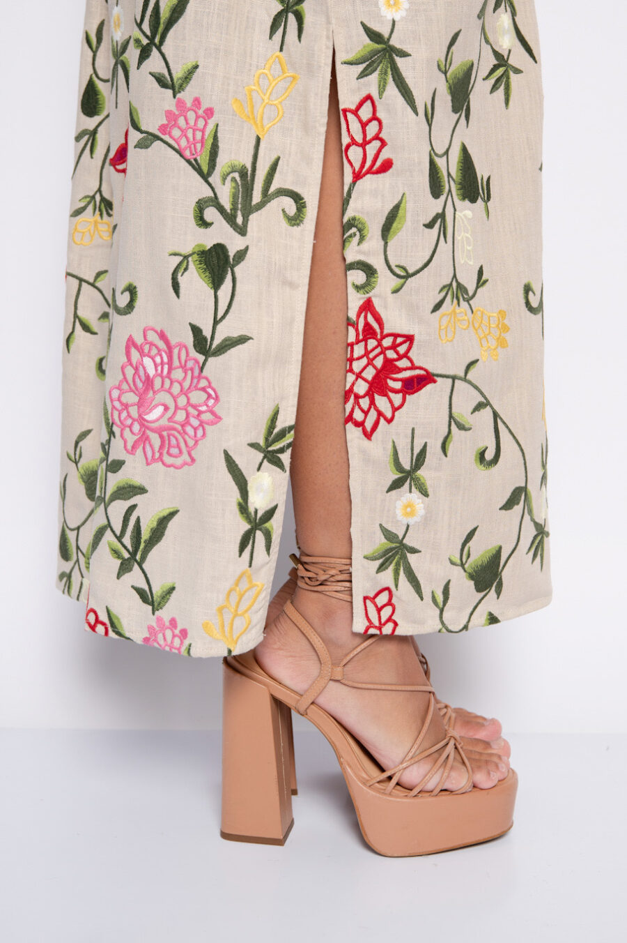 Saia com bordado floral - Samira - Imagem 3