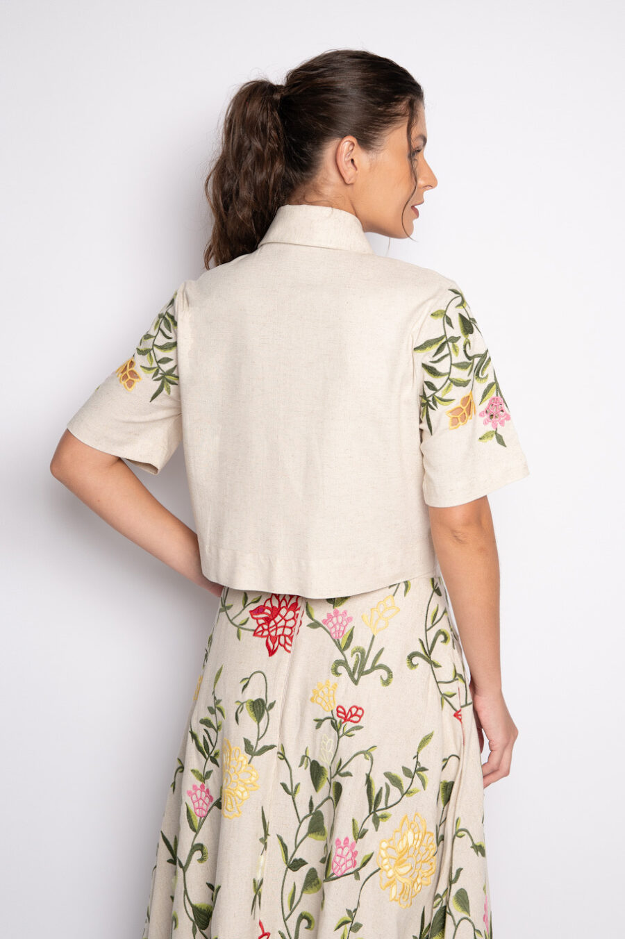Camisa cropped com bordado floral - Franciele - Imagem 3