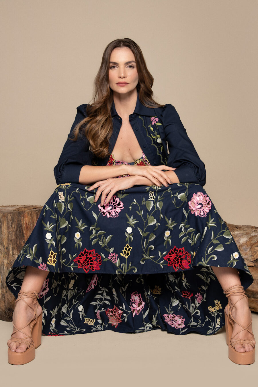 Saia midi azul marinho com bordado floral - ROSANA - Image 3