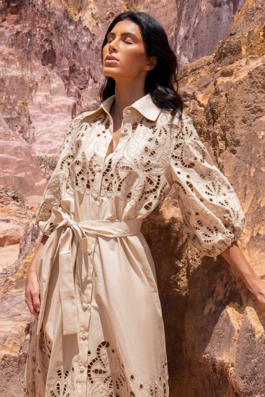 Vestido Algodão Caqui Bordado Richelieu - MARGARIDA - Imagem 2