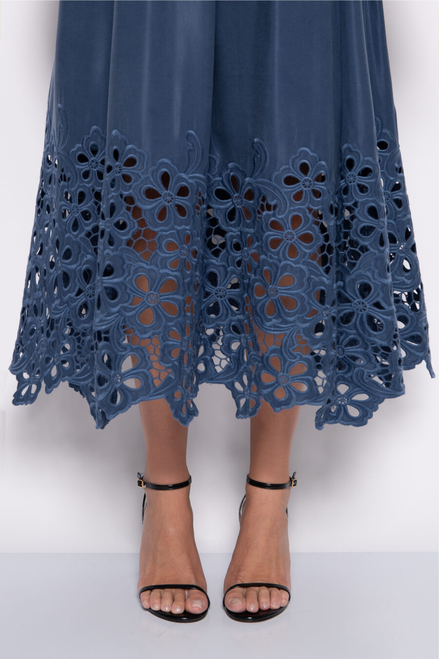 Vestido com decote em V azul marinho - TAMIRES - Imagem 4