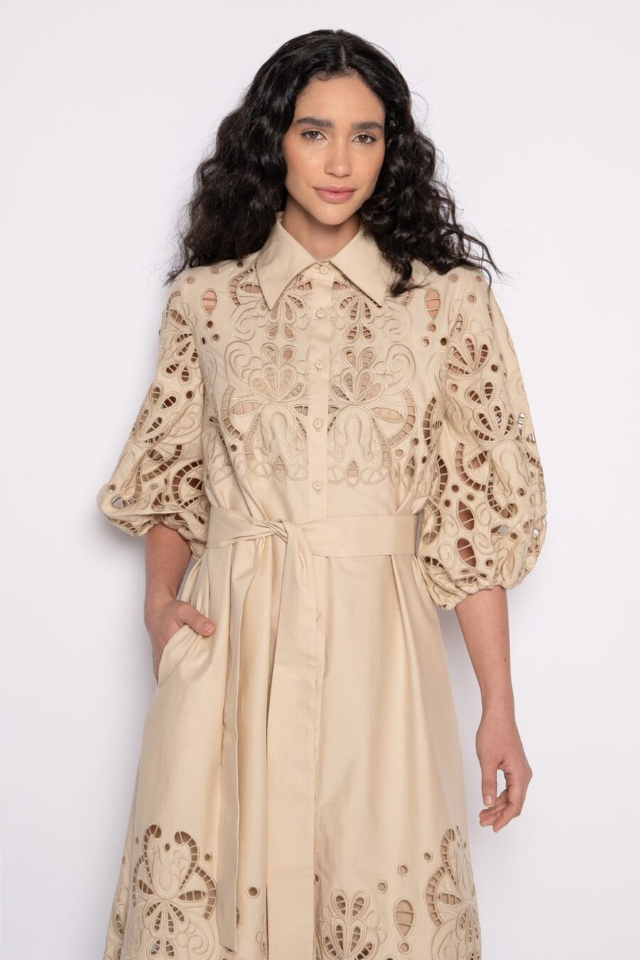 Vestido em Algodão Bordado Richelieu Caqui - MARGARIDA - Imagem 2
