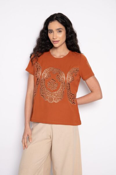 Blusa Bordada em Richelieu Manga Curta Canela - Arlete