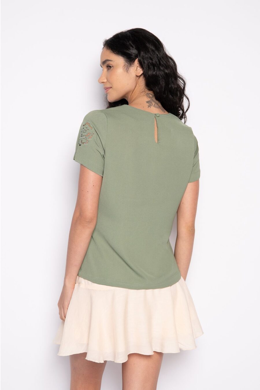 Blusa Bordada em Richelieu Manga Curta Verde - Arlete - Imagem 3