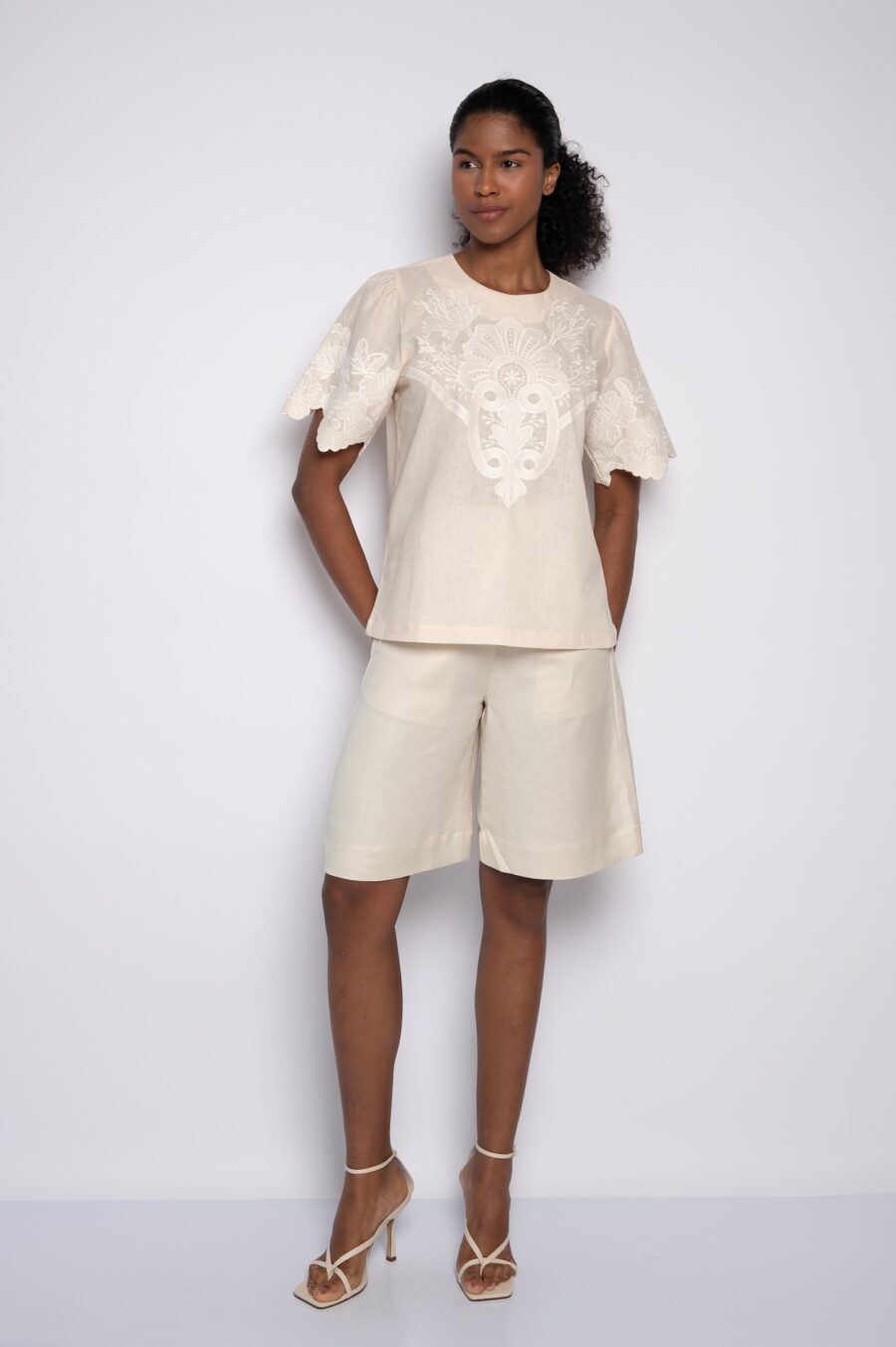 Blusa com bordado artesanal palmito – Clarice