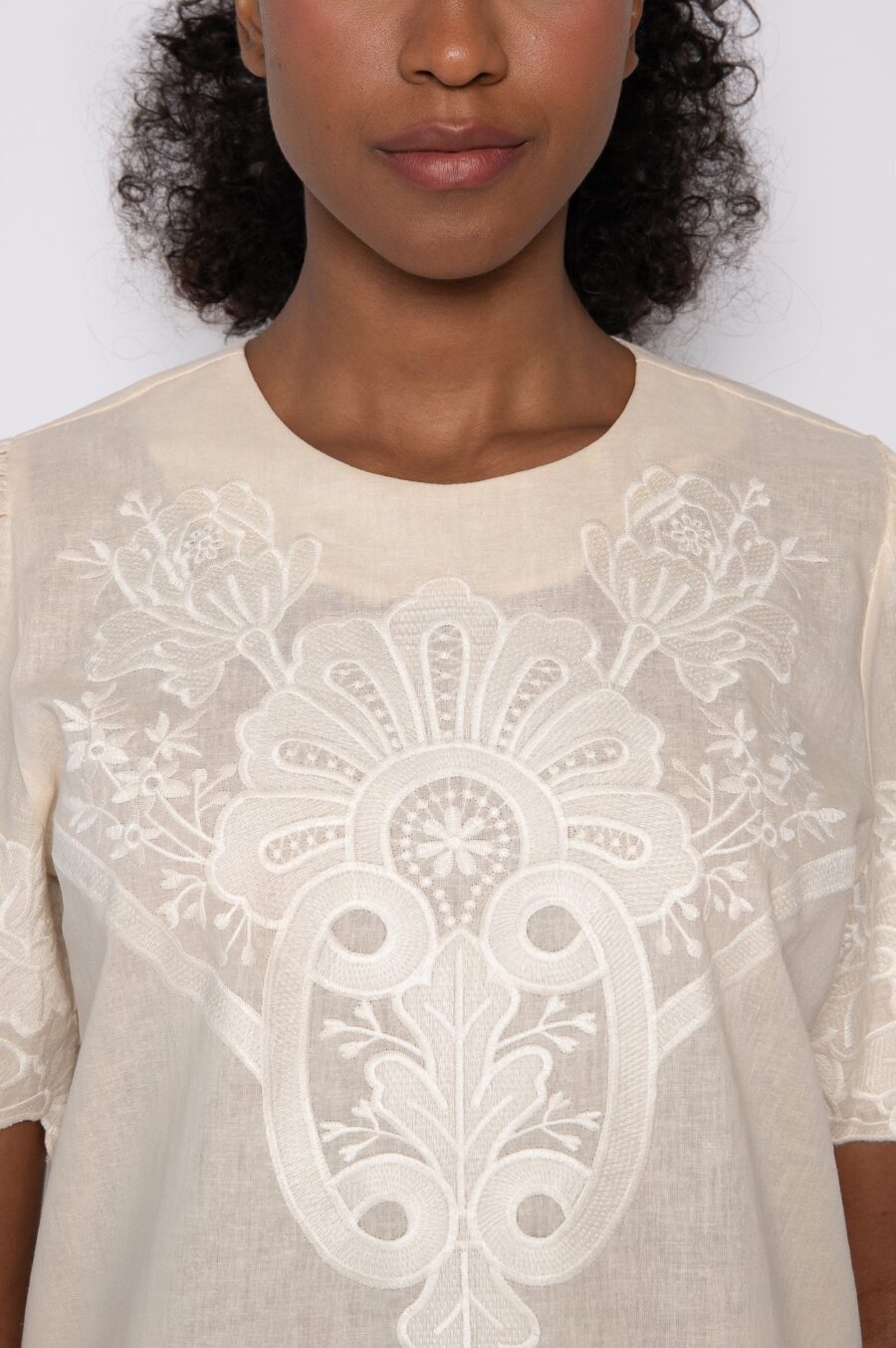 Blusa com bordado artesanal palmito – Clarice - Imagem 3