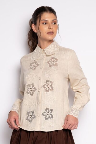 Camisa Bege Manga Longa Bordada - Roberta